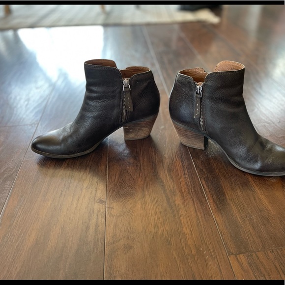 Frye booties size 7 - Picture 6 of 7